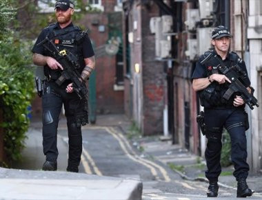 Στο ανώτατο επίπεδο παραμένει η ασφάλεια στη Βρετανία - Οι δυνάμεις του στρατού στους δρόμους